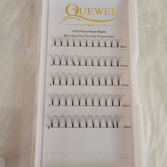 FREE WITH PURCHASE 🤑 Eyelash Extensions - Picture 2 of 3